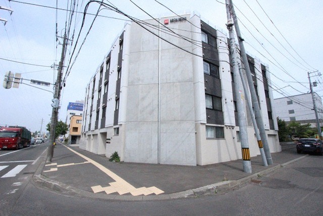 札幌市白石区本通のマンションの建物外観