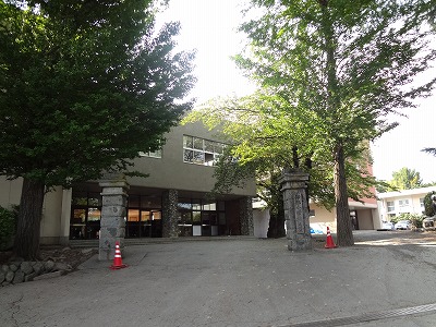 【水神町青山戸建の小学校】