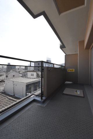 【大阪市東住吉区北田辺のマンションのバルコニー】