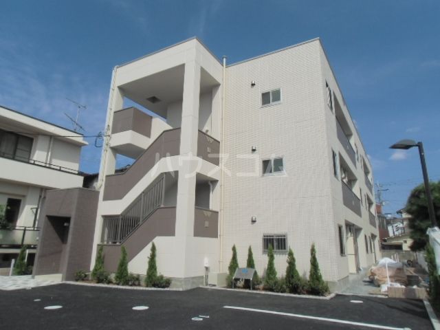 市川市北方のマンションの建物外観