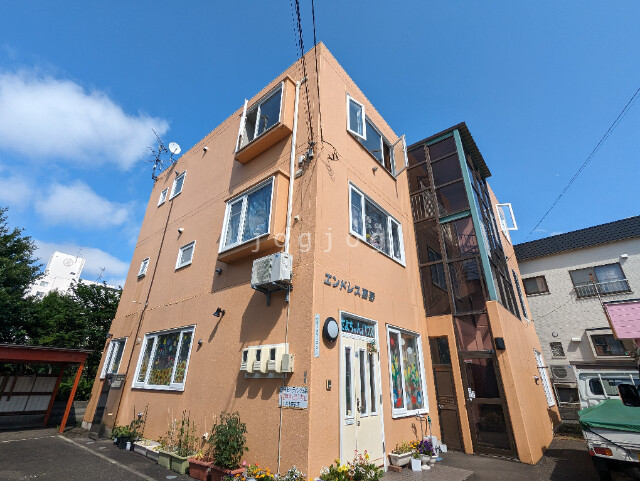 札幌市西区西野二条のマンションの建物外観