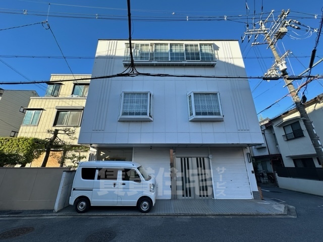 【京都市伏見区深草川久保町のマンションの建物外観】