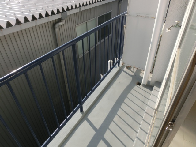 バルコニー　同物件別号室の写真です。