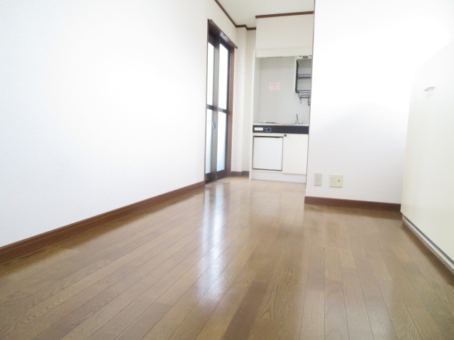Rinon東山本の居間写真