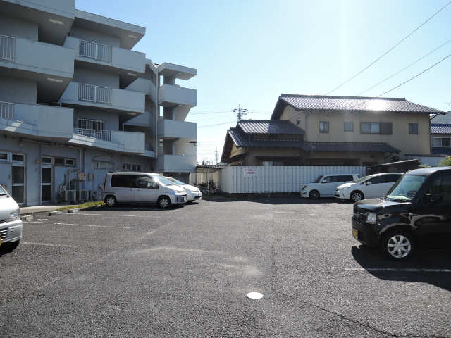 【アサヒビル（住居）の駐車場】