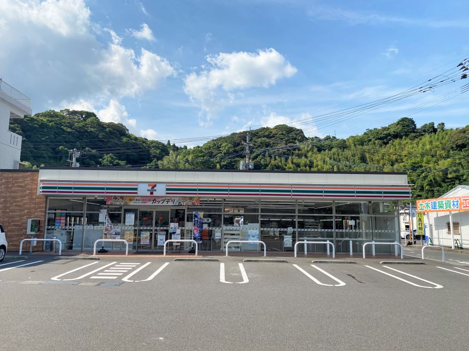 コンビニ　セブンイレブン鹿児島田上７丁目店（コンビニ）まで400m