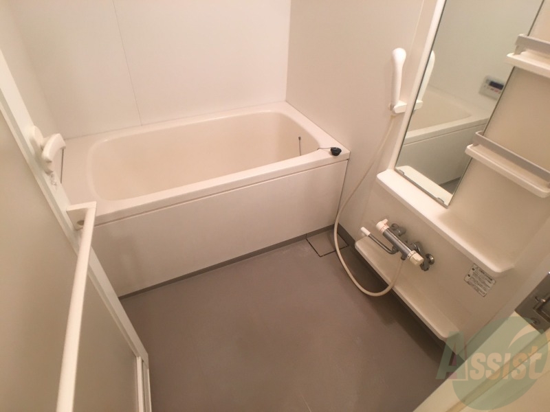 バス・シャワールーム　バスルームはこちらです。広々としてゆったり休めます。