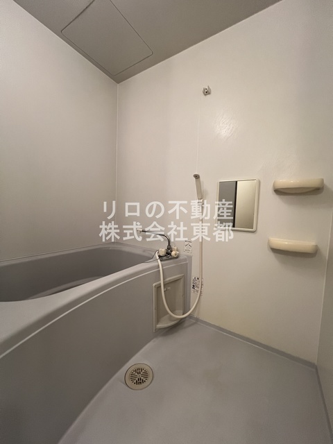 バス・シャワールーム　足が伸ばせる広々バスタブでリラックス♪