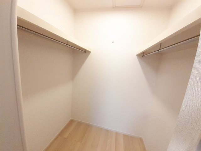 収納　ウォークインクローゼットございます