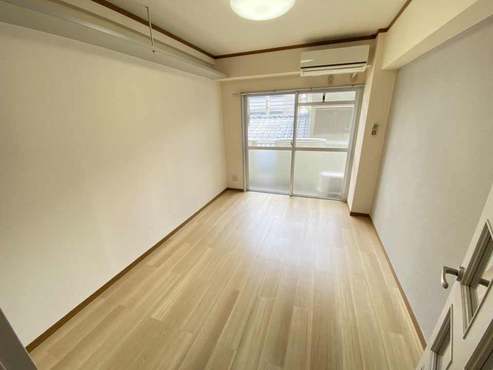 居室・リビング　エアコン付きです