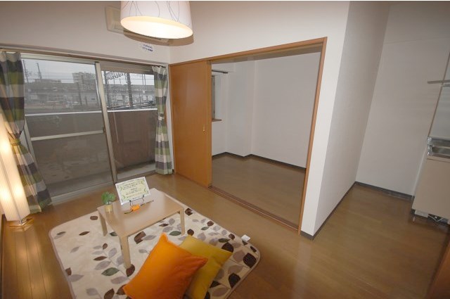 居室・リビング　ＬＤＫは８帖。