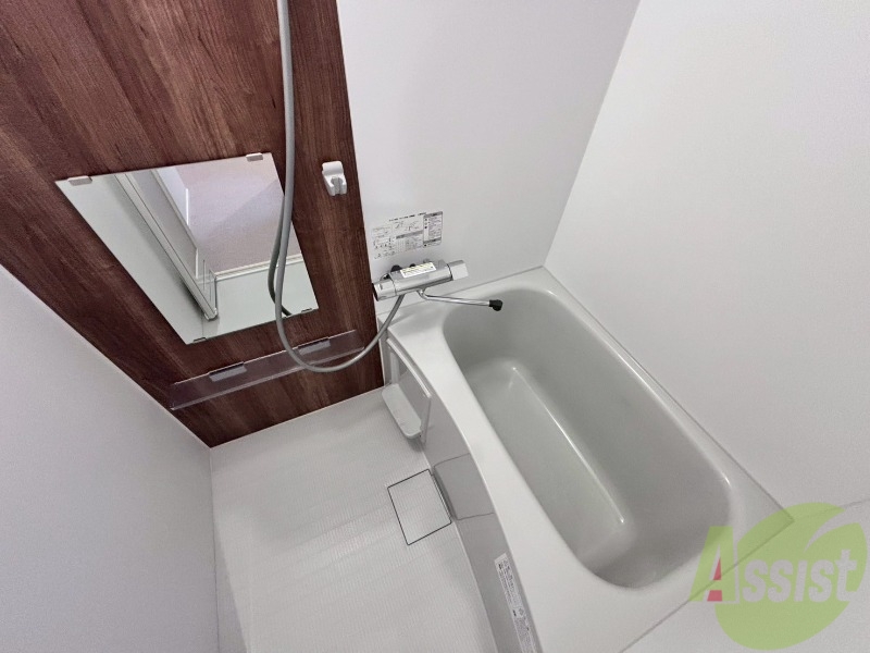 バス・シャワールーム　こちらはバスルームになります。浴室乾燥付きです。