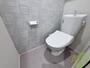 トイレ　こちらはトイレになります。ウォシュレット機能付です。
