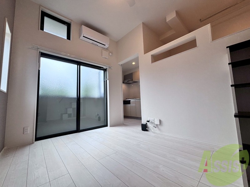 居室・リビング　こちらは７．２帖の洋室になります。ロフト付きです。