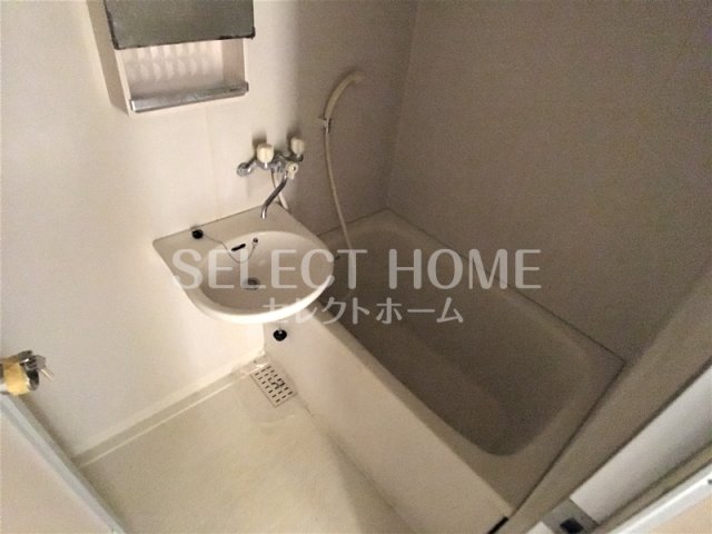 洗面設備　独立洗面化粧台付き