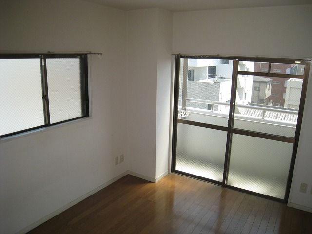 居室・リビング　同物件別号室の写真