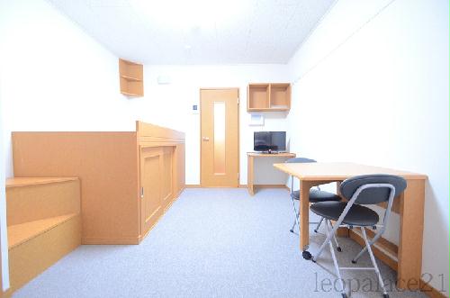 その他部屋・スペース　2Ｆのお部屋はカーペットです。