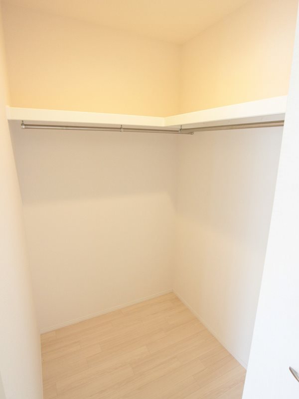 収納　リビングに収納力のあるウォークインクローゼットあります。