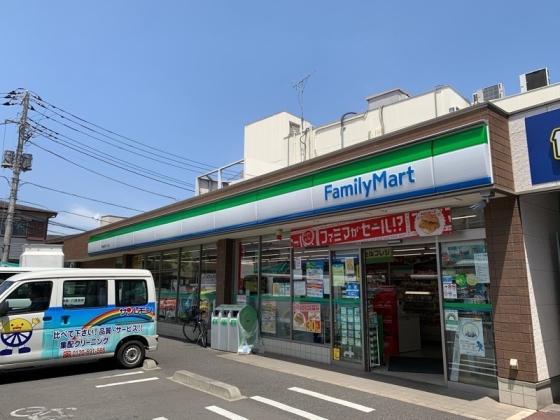 コンビニ　ファミリーマート 板橋前野町三丁目店（コンビニ）まで430m