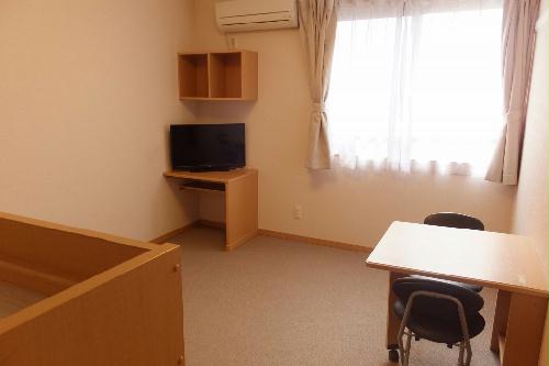 居室・リビング　家具家電設置済みのお部屋です。