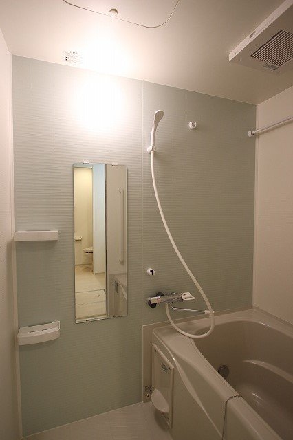 バス・シャワールーム　同物件、別号室のものです。