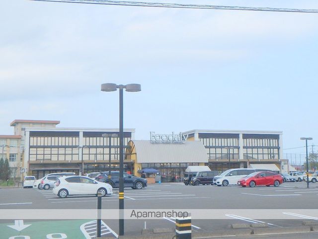 スーパー　ハツトリーフーデリー赤江店（スーパー）まで491m