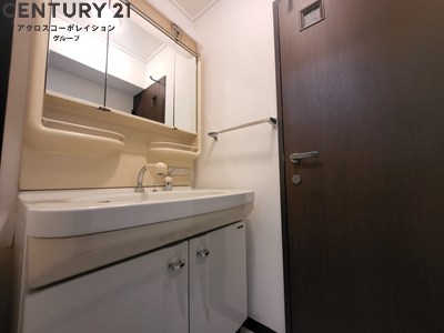 洗面設備　広々とした洗面所です。