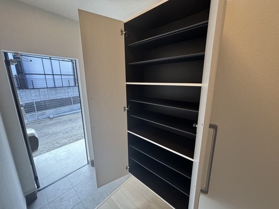 玄関　※別部屋の写真です