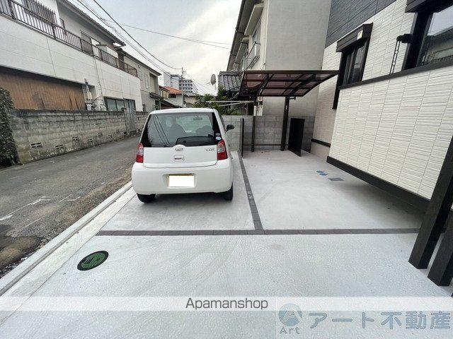駐車場　駐車場