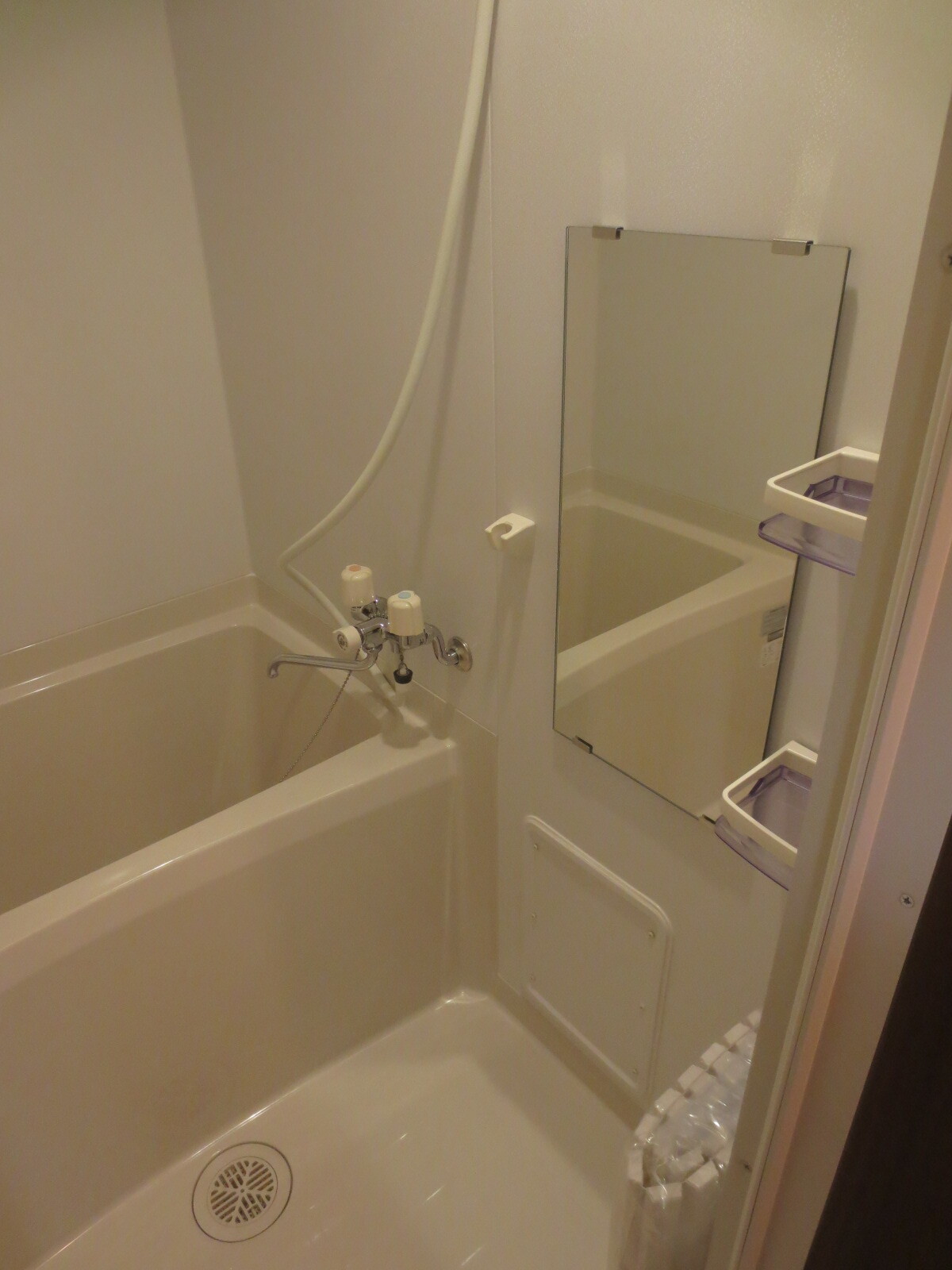 バス・シャワールーム　バス・トイレ・洗面台が独立しています！