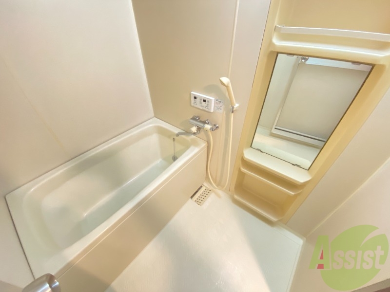 バス・シャワールーム　コチラで日々の疲れを癒し、リラックスしてください