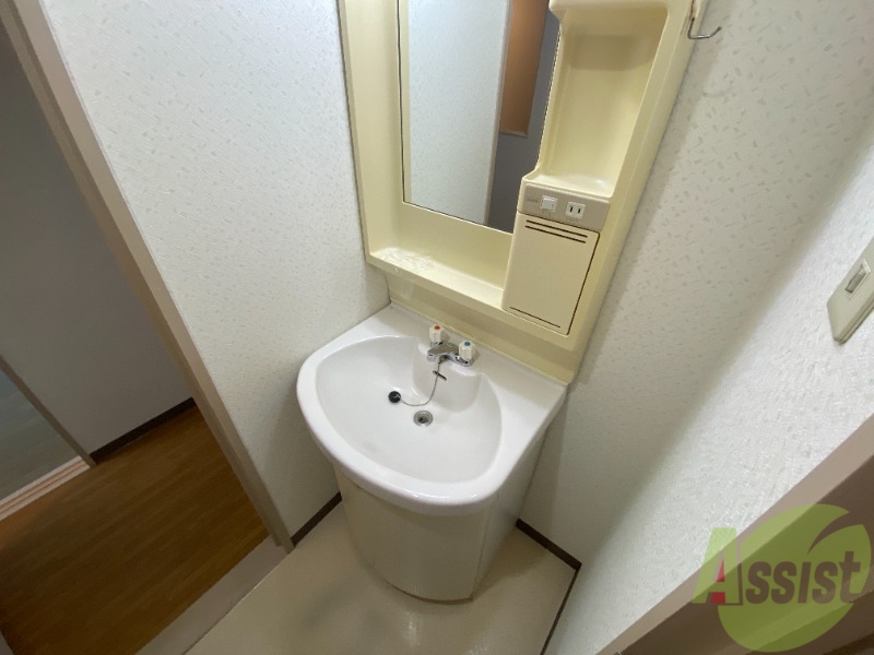 洗面設備　洗面台は独立しています。朝の身支度はこちらでどうぞ～