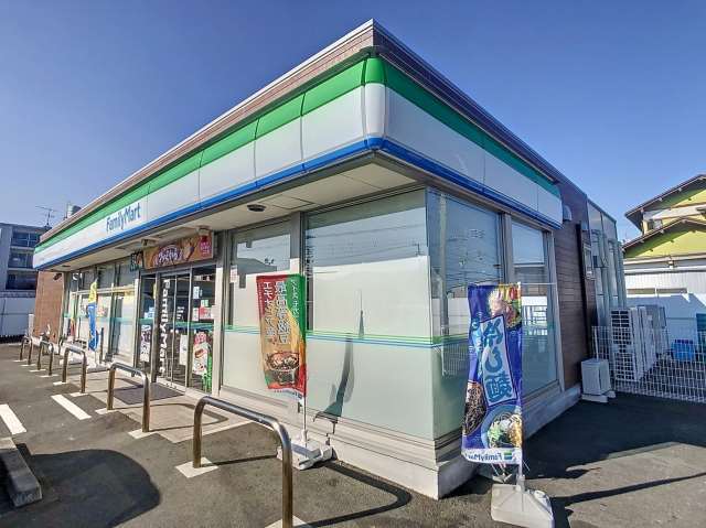 コンビニ　ファミリーマート（コンビニ）まで517m