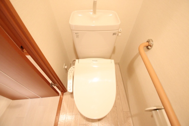 トイレ　※別室の参考写真の為、現況優先です。