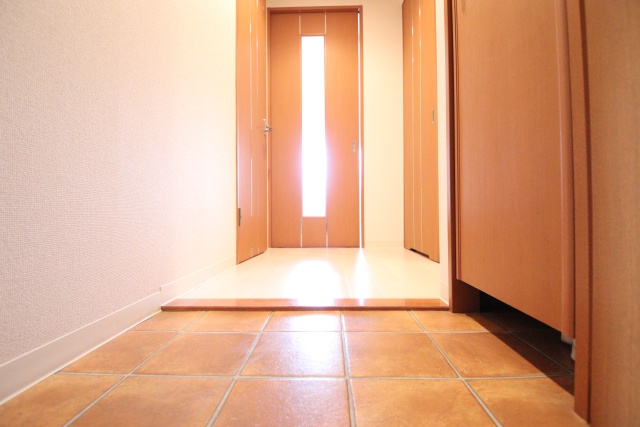 玄関　※別室の参考写真の為、現況優先です。