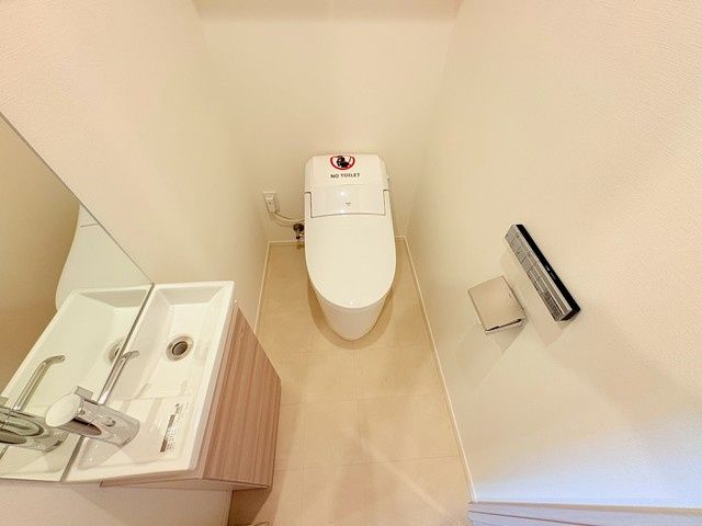 トイレ　別タイプ部屋　参考写真です