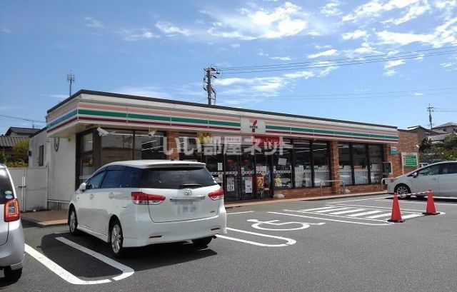 コンビニ　セブンイレブン　小倉篠崎二丁目店（コンビニ）まで757m