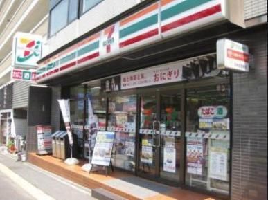 コンビニ　セブンイレブン（コンビニ）まで226m