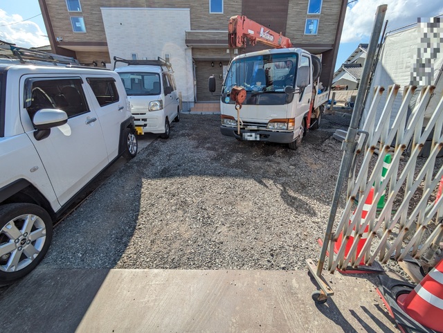 駐車場　建築中