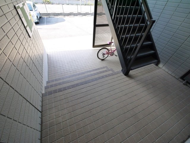 エントランス　ゆとりのあるエントランスです