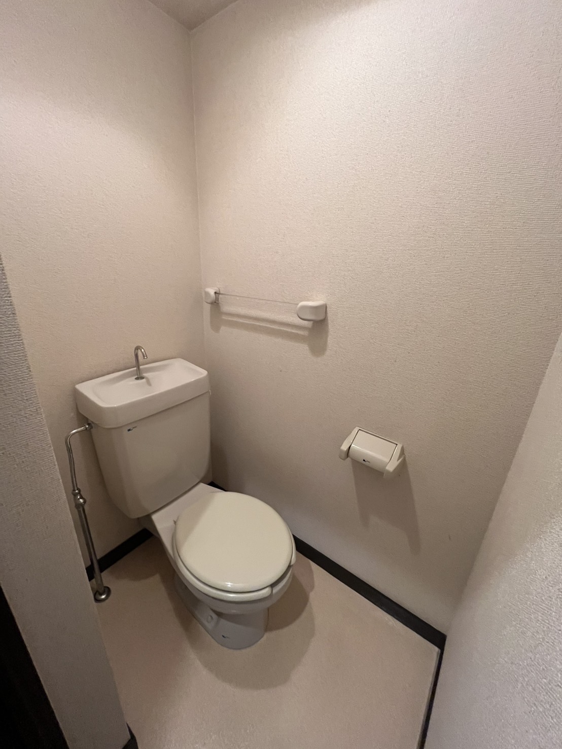 トイレ　写真はイメージ現況優先（403号室の画像です　）