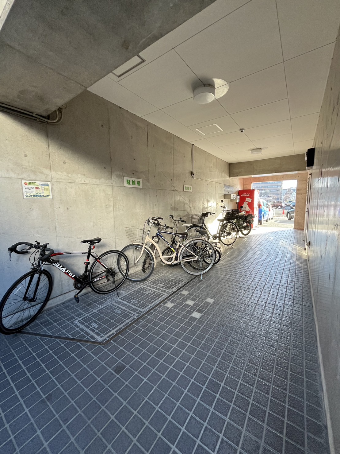 収納　雨に濡れない駐輪場