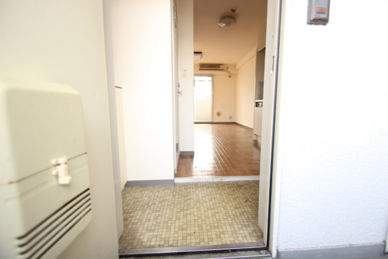 玄関　※別部屋の写真です