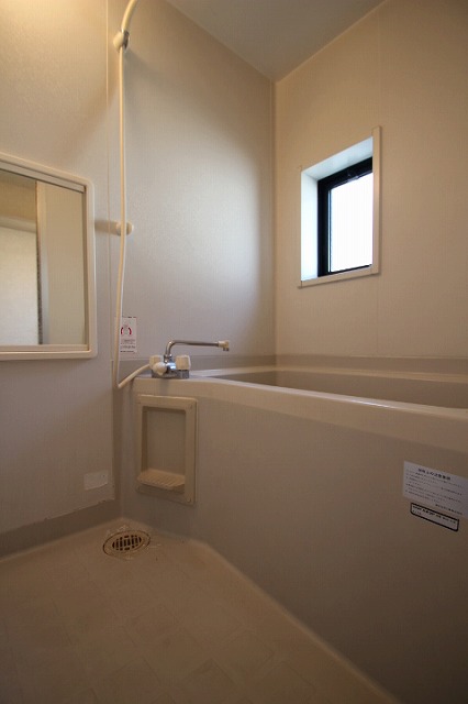 バス・シャワールーム　同物件別号室の写真です。