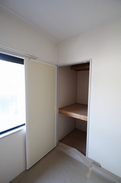 収納　同物件別号室の写真です。