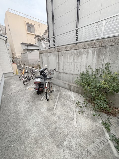 その他共有部分　広々とした敷地内駐輪場を完備♪♪