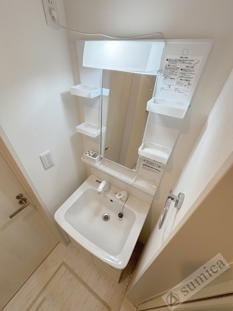 洗面設備　洗面台独立、洗髪洗面化粧台で朝の身支度もはかどります。