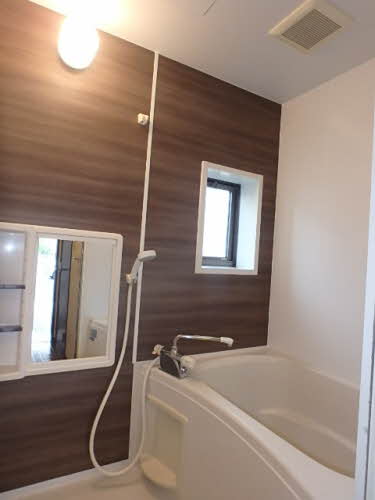 バス・シャワールーム　窓がある浴室♪