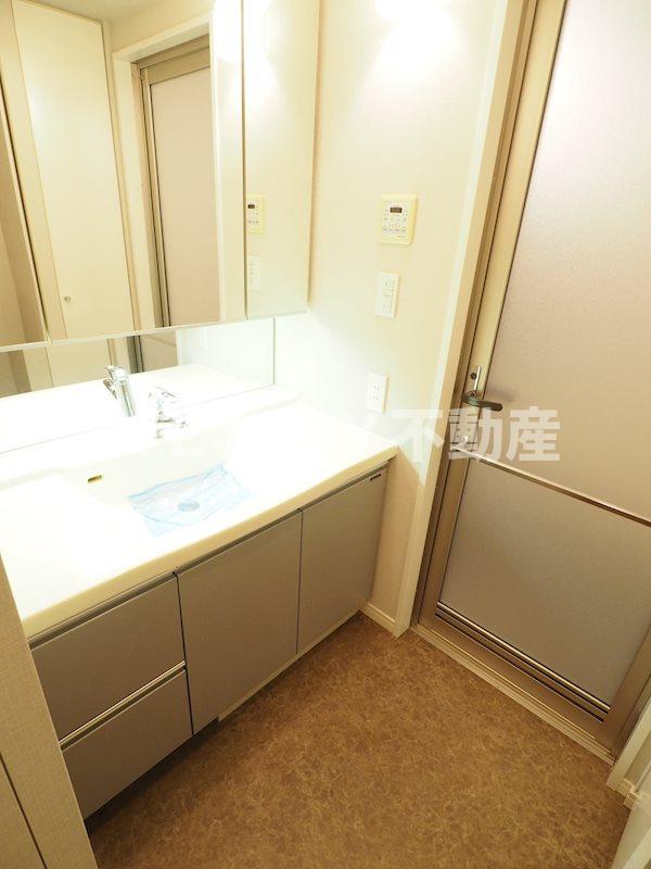 洗面設備　脱衣スペースもあります