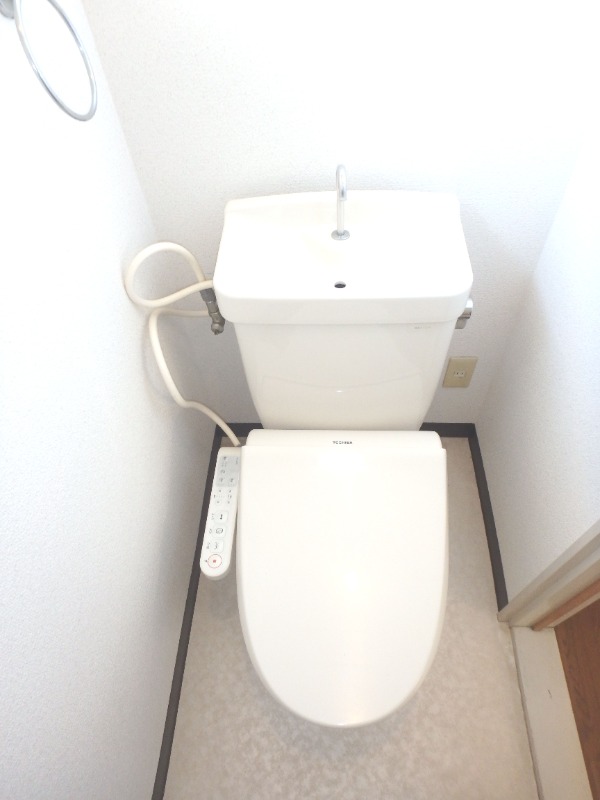 トイレ　温水洗浄便座付き☆